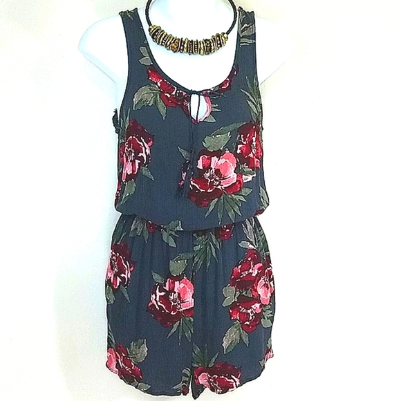Aeropostale Romper shorts floral print lace back gray black red scoop neck - Picture 2 of 9